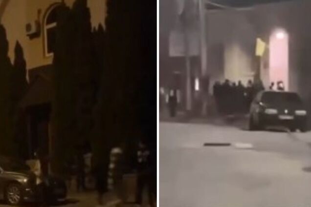 В Закарпатье толпа пыталась штурмом взять ТЦК, полиция открыла производство. Видео с места событий