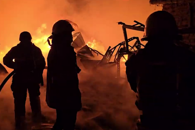 Пожар в Харькове после вражеского обстрела