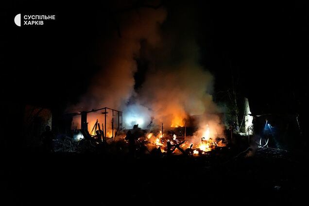 В Харькове вражеский БПЛА попал в частный сектор: загорелись дома. Фото