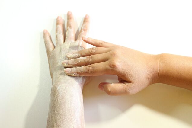 Як правильно відлущувати шкіру: 4 ознаки, що ви перестаралися і настав час припинити процедури