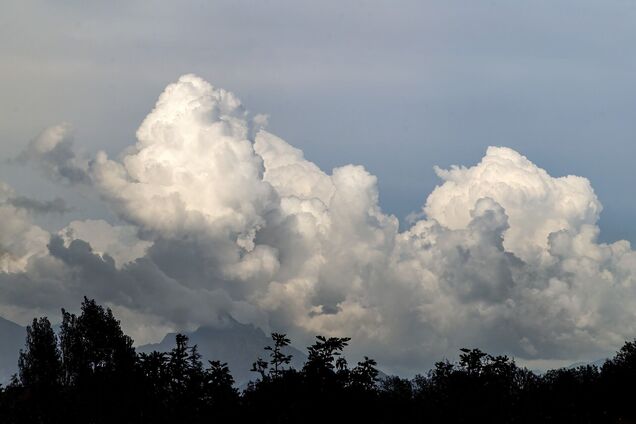 В Україну увірветься похолодання з грозами, можливі заморозки: синоптикиня дала детальний прогноз. Карта