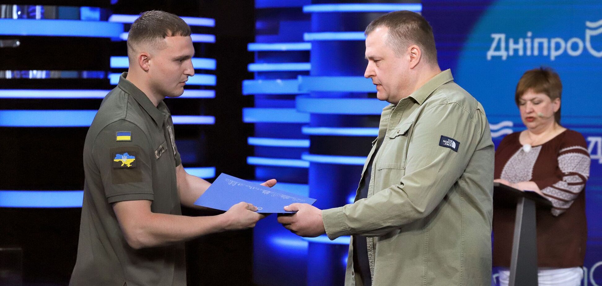 63 оселі 'під ключ'. Філатов вручив військовим, рятувальникам та комунальникам сертифікати на нове житло