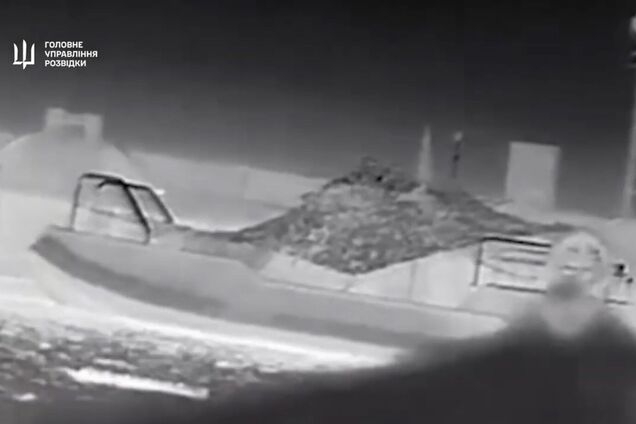 Дрон 'Магура V5' уничтожил скоростной катер оккупантов в Крыму: в ГУР показали видео операции