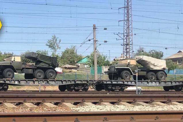 У Криму росіяни перекидають 'Гради' у бік Херсонської області. Фото і відео