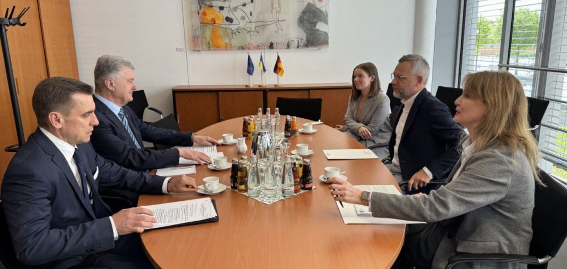 Критична ситуація на фронті: Порошенко у Берліні закликав союзників невідкладно надати Україні 'Петріоти' і 'Тауруси'