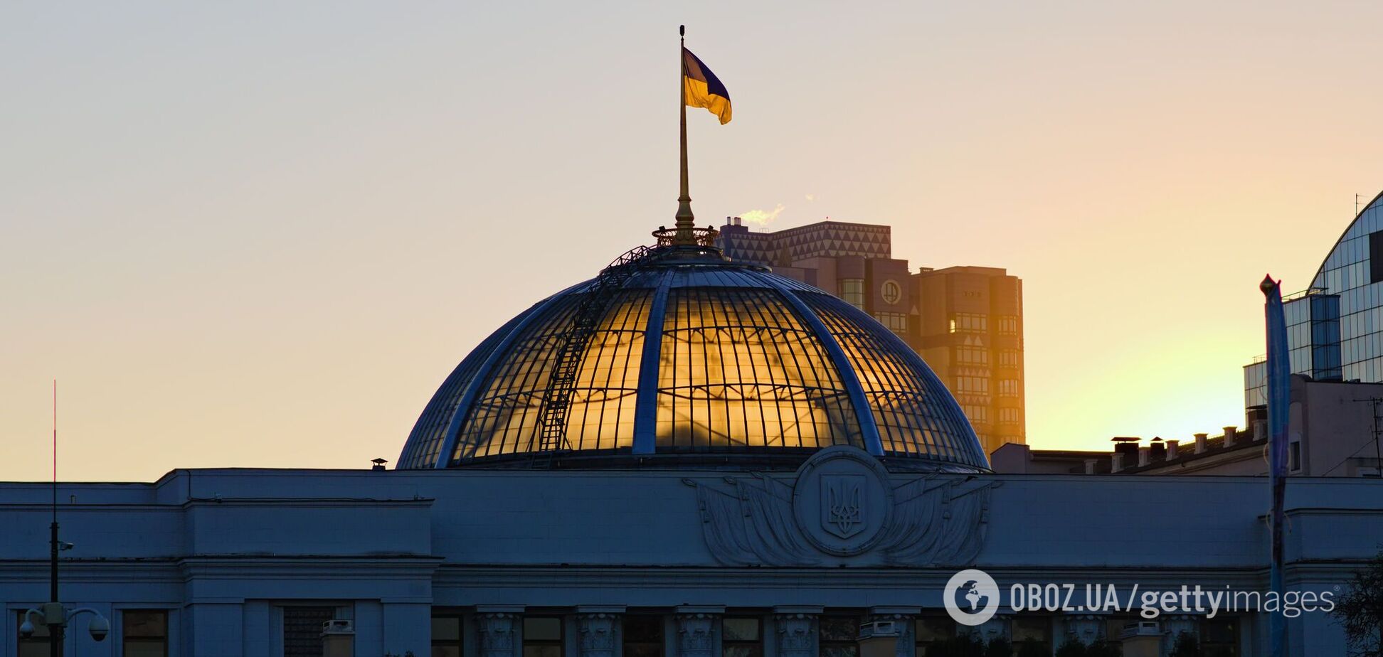В Украине продолжили военное положение и мобилизацию: Зеленский подписал законы