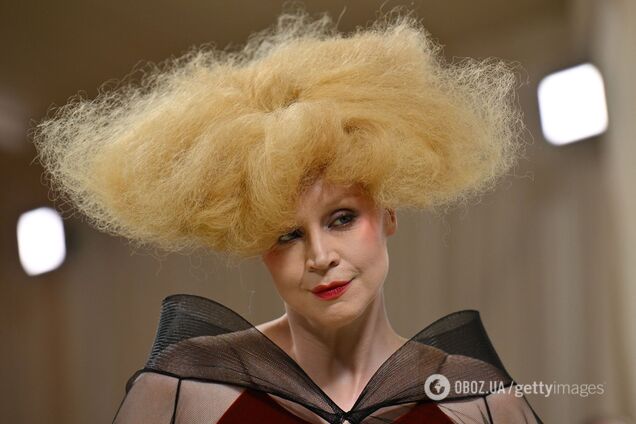 Схожа на гніздо лелеки. Який вигляд мала одна з найдивніших зачісок на Met Gala 2024