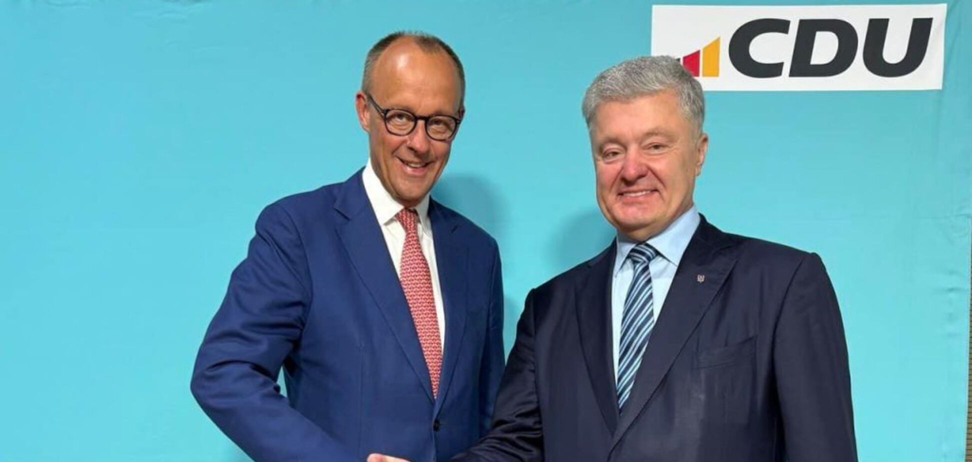 Порошенко в Берлине поздравил Мерца с переизбранием на должность главы ХДС и пригласил его посетить Украину