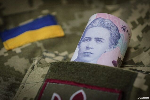 Українські військові можуть отримати шість видів доплат: розʼяснення Міноборони 