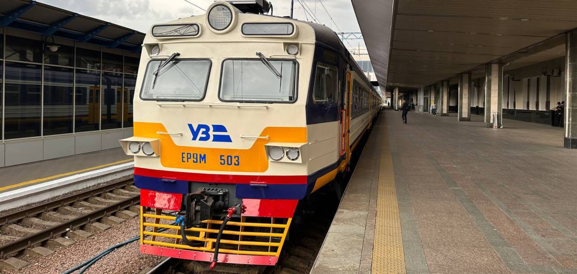 'Укрзалізниця' вимкнула підсвітку вокзалів у Києві, Львові та інших містах: у чому причина