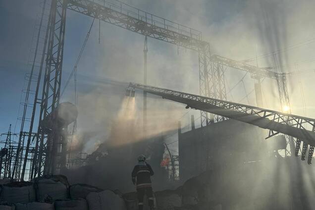 'Весь мир должен четко понимать, кто есть кто': Зеленский отреагировал на удар РФ по Украине в День памяти и победы над нацизмом