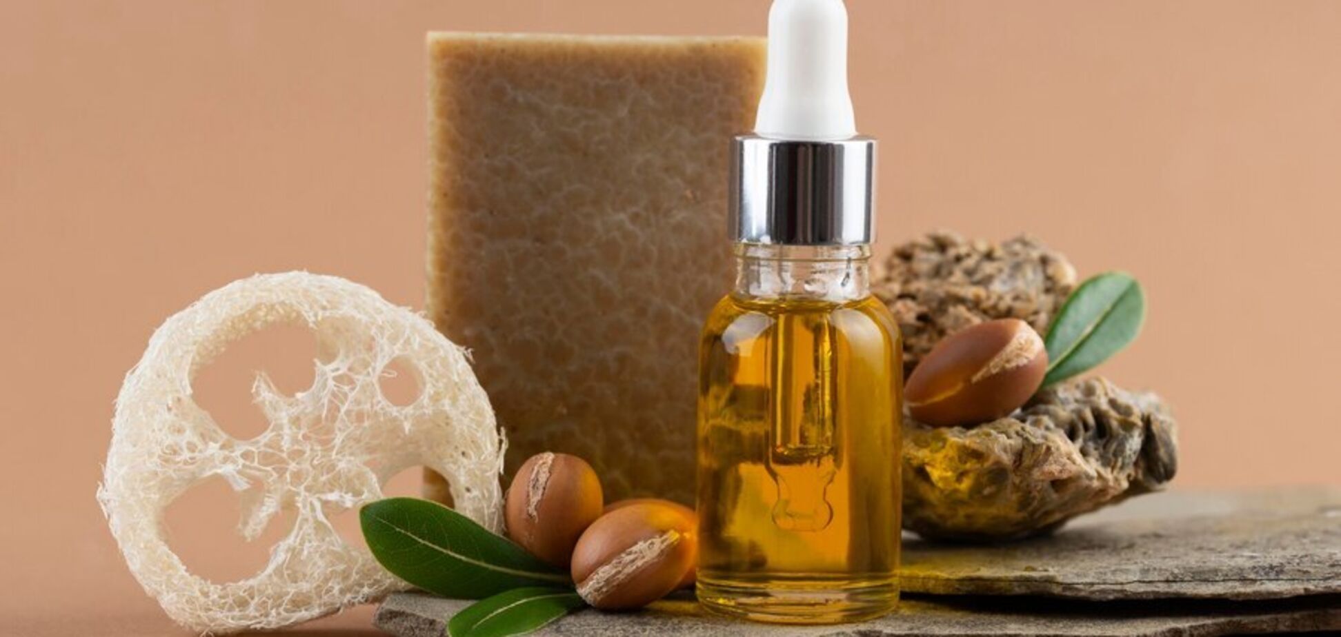 Дивовижна користь арганової олії для шкіри: від захисту від сонця до ліків