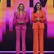 Ведучі Євробачення 2024 обрали штанні костюми в кольорах сцени. Фото