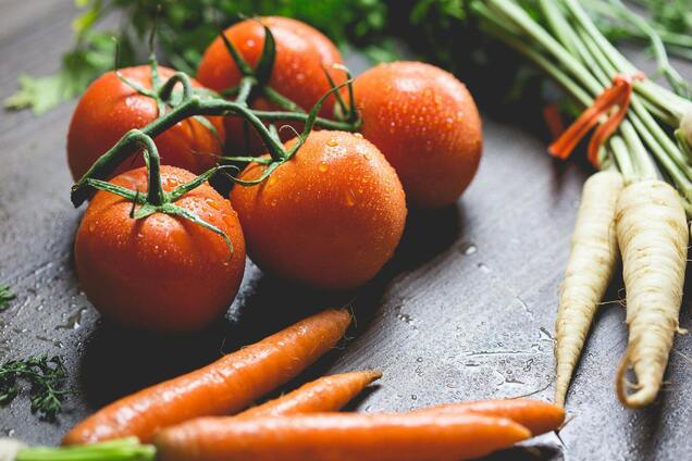 Зачем овощи и фрукты мыть уксусом: этот лайфхак поможет сэкономить