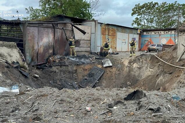 У Запоріжжі внаслідок ворожого удару є руйнування: наслідки атаки показали на фото