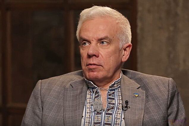 'Нам треба боротися, щоб зберегти українців': історія хірурга з Маріуполя у Музеї 'Голоси Мирних' Фонду Ріната Ахметова