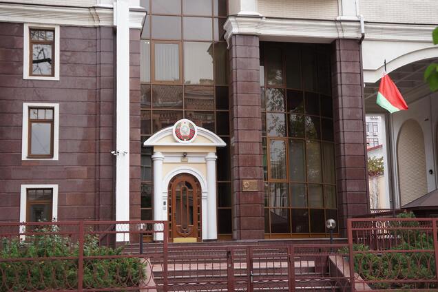 Киевские коммунальщики подали в суд на белорусское посольство