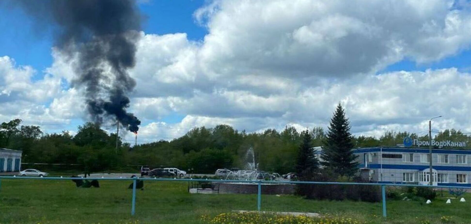 У Башкирії заявили про атаку дронів на нафтопереробний завод, сталася пожежа. Відео