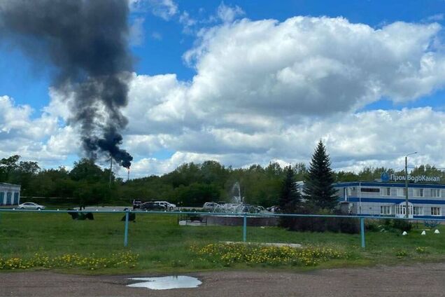 У Башкирії заявили про атаку дронів на нафтопереробний завод, сталася пожежа. Відео
