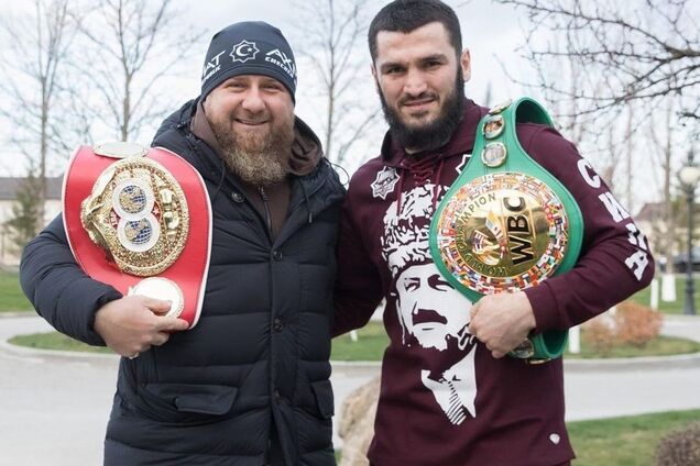 Скандал дня. Непобедимый чемпион WBC, WBO и IBF сорвал бой за абсолютный титул и может лишиться пояса