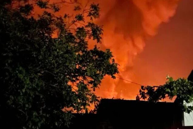 У Росії поскаржилися, що БПЛА атакували нафтобазу в Краснодарському краї. Фото і відео