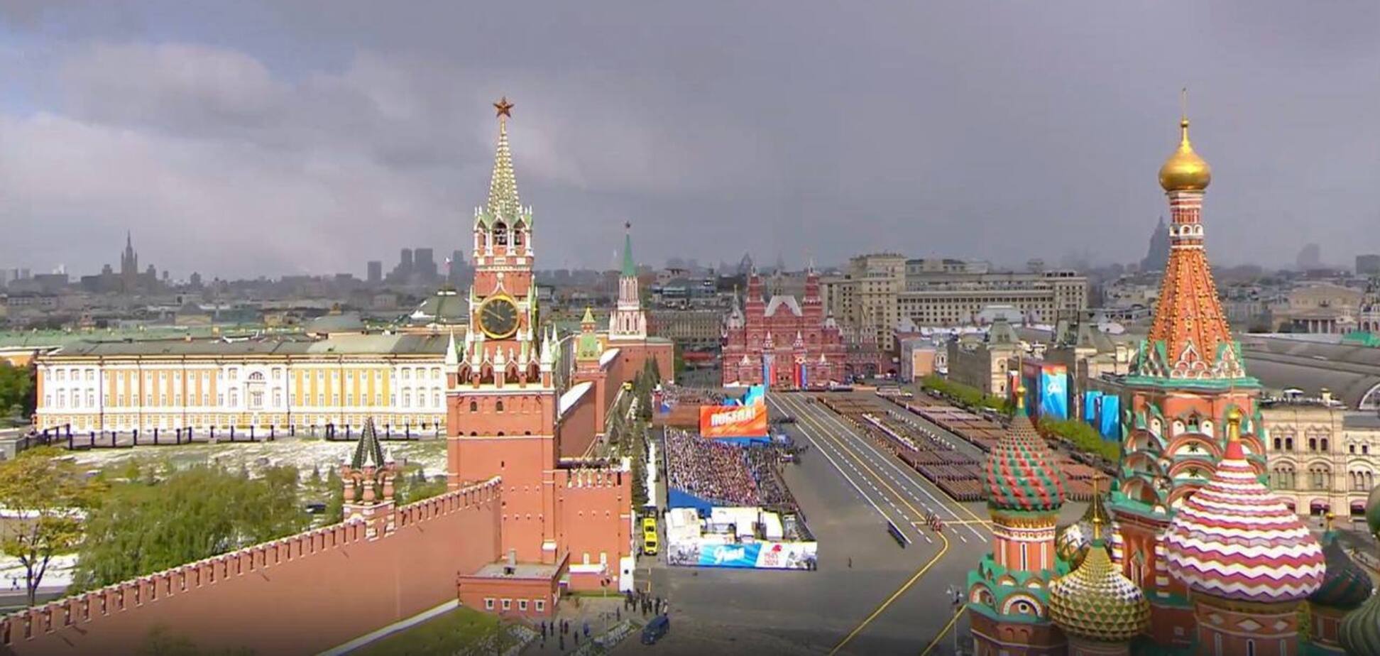 В России устроили 'шабаш' по случаю 9 мая: прибывший на парад в Путин. Фото и видео