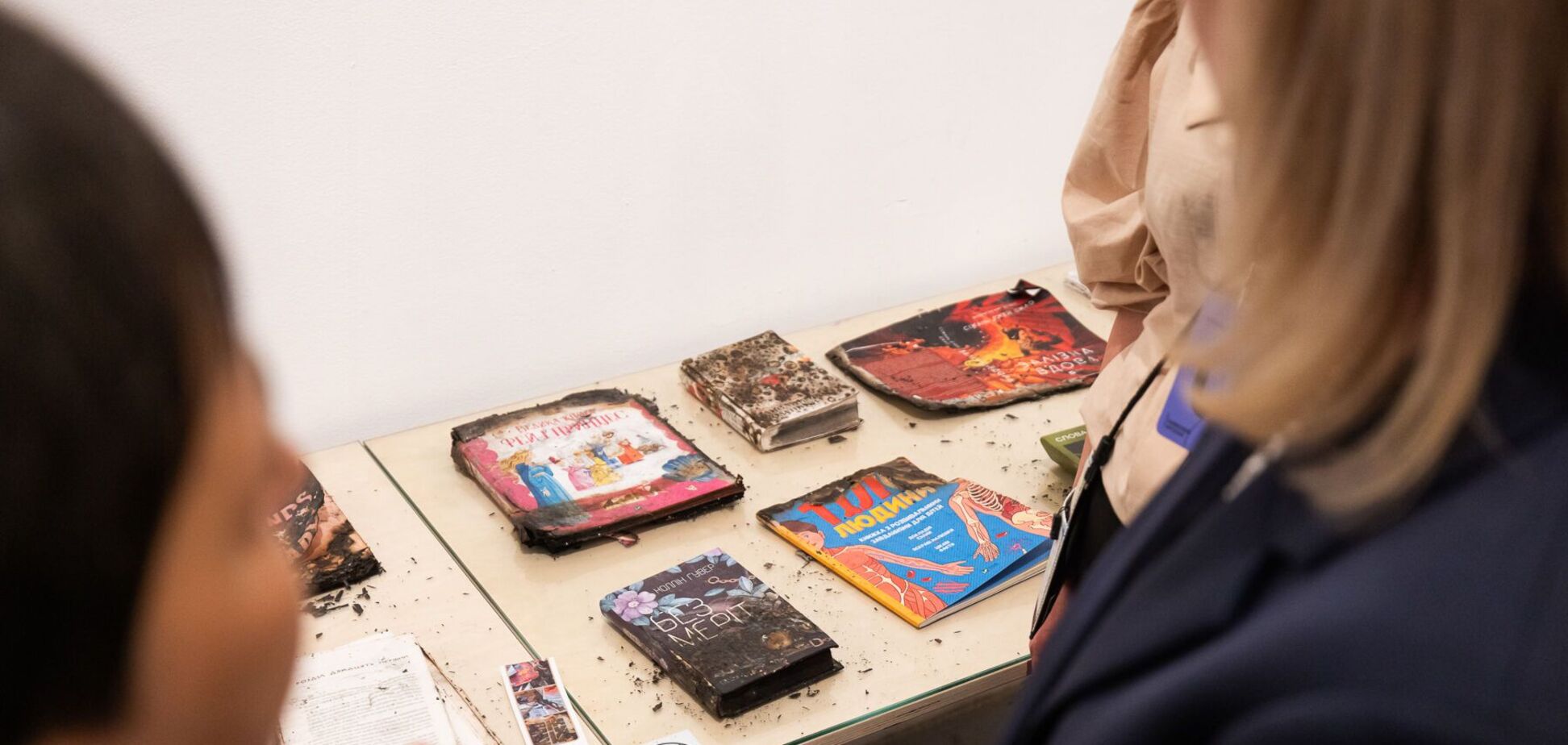 Книги, пахнущие горем: что первая леди приобрела на 'Книжном арсенале'. Фото