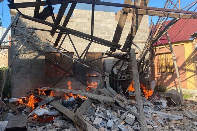 На Дніпропетровщині після нічної атаки РФ є влучання, поранено четверо людей. Фото