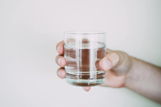 Питьевая вода помогает похудеть: узнайте как