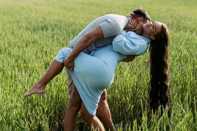 21-летняя блоггер Юлия Верба объявила о беременности и показала фото с животиком