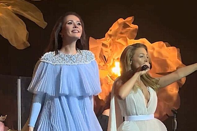 Сукня за 75 тисяч гривень та чутки про вагітність. Юлія Саніна і Тіна Кароль вразили публіку потужним дуетом на концерті в Києві