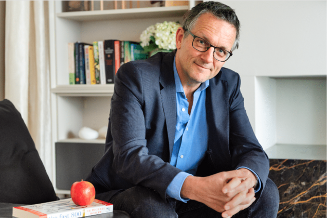 Тело одного из известнейших британских ведущих нашли на острове в Греции: кто такой Майкл Мосли. Фото