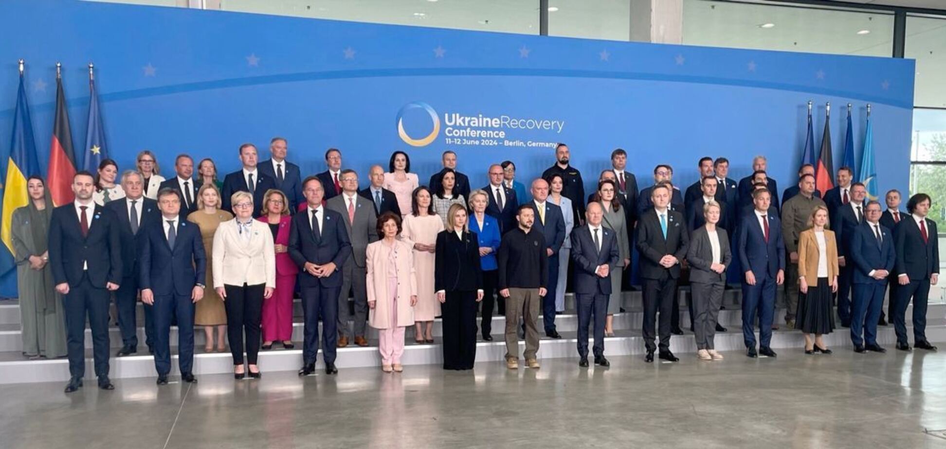 'Отстроим Украину!' В Берлине проходит Конференция по восстановлению Украины, Зеленский призвал устроить РФ 'Блекаут террора'. Видео