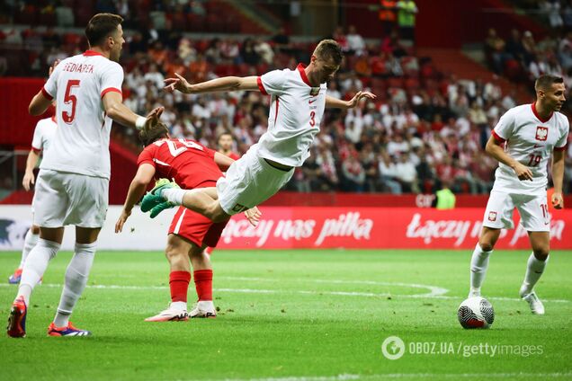 Футболист сборной Польши устроил 'симуляцию года' в матче с Турцией. Видео