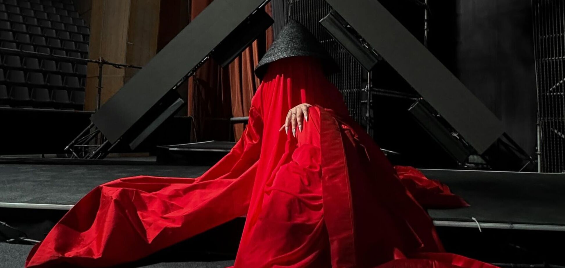 Klavdia Petrivna заинтриговала новым образом с намеком на малую Родину. Фото