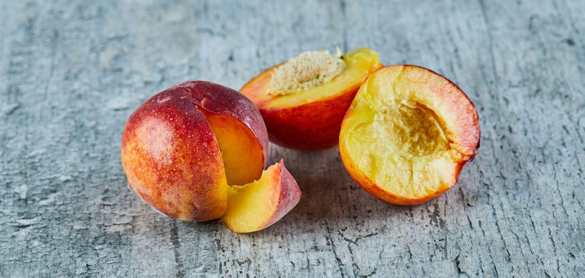 Можна навіть із кісточки: як в Україні виростити нектарин та які секрети догляду за ним