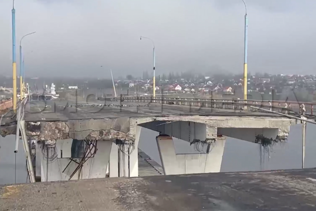 Жінка з окупованих Олешок вийшла на Антонівський міст з українським паспортом: її вдалося евакуювати. Відео