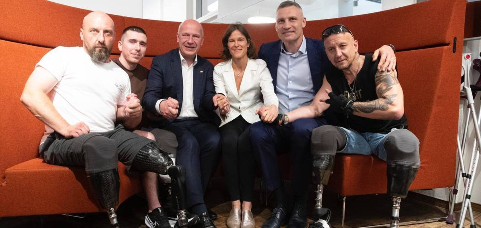 Кличко с мэром столицы Германии посетили участников проекта 'Берлинско-Киевский центр протезирования'