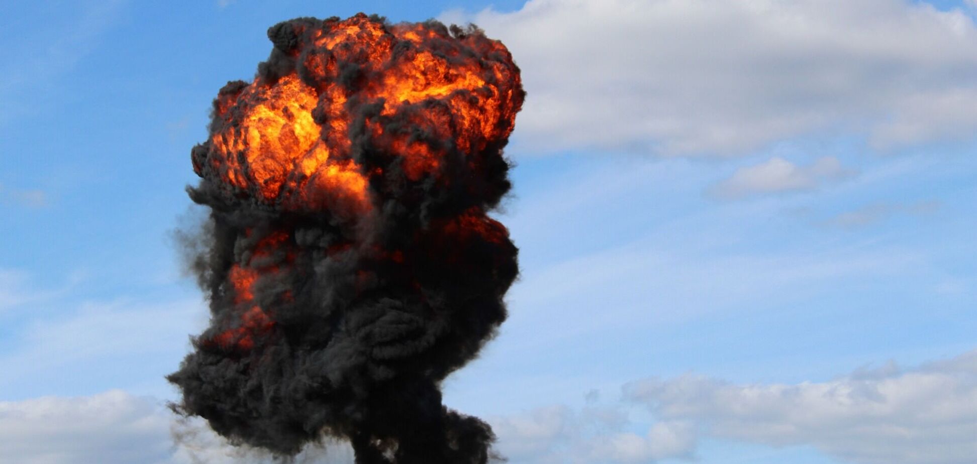 Окупанти атакували Новомосковськ на Дніпропетровщині, спалахнула пожежа