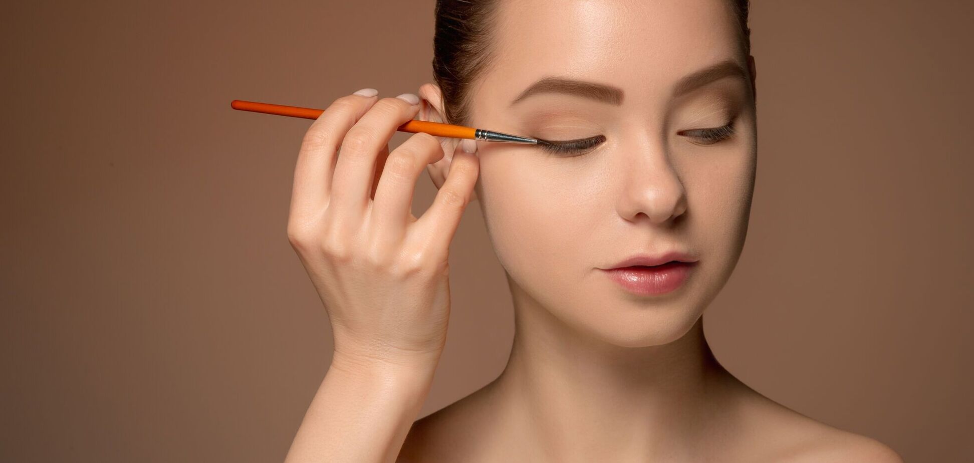 Черная или коричневая подводка для глаз: как выбрать идеальную для каждого случая