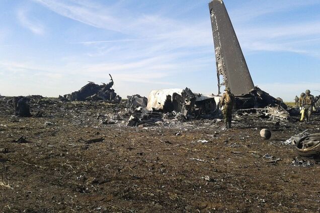 Десять лет назад в аэропорту Луганска боевики сбили самолет Ил-76 Украины, 49 военных погибли. Главные факты о преступлении РФ