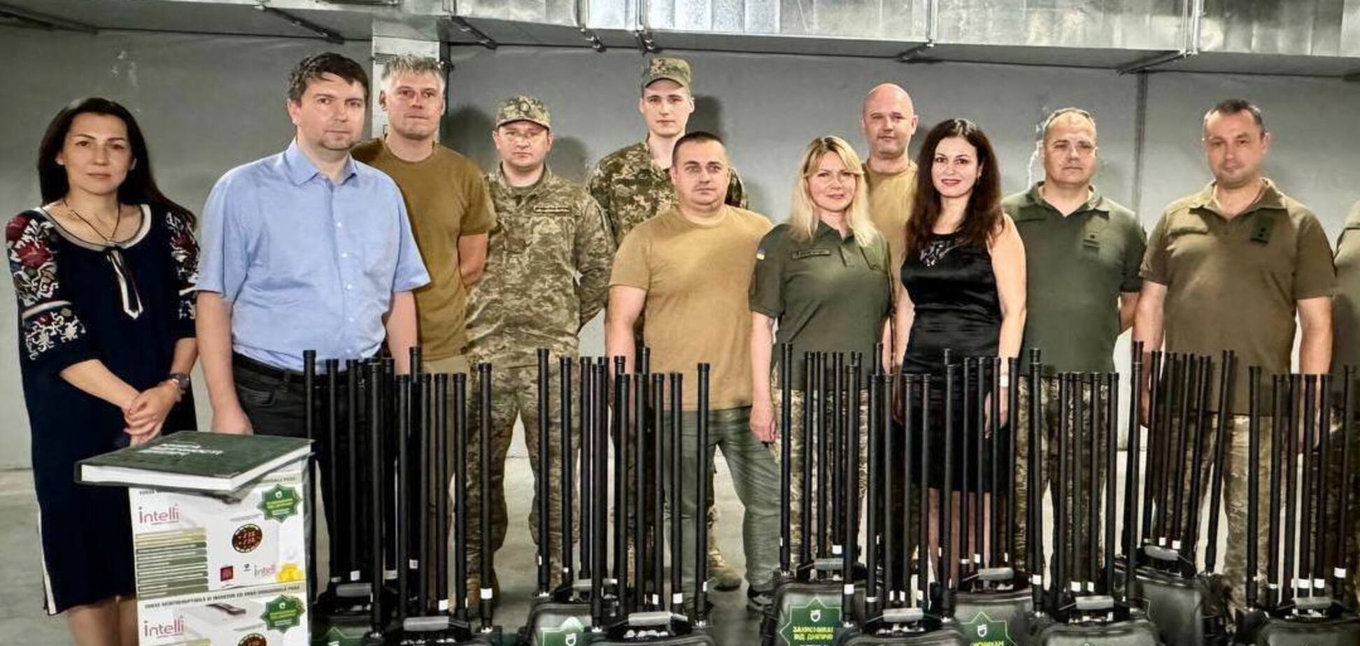 Переносні РЕБи, рації, проєктори, зарядні станції: військові отримали від Дніпра допомогу на близько 4,5 млн грн