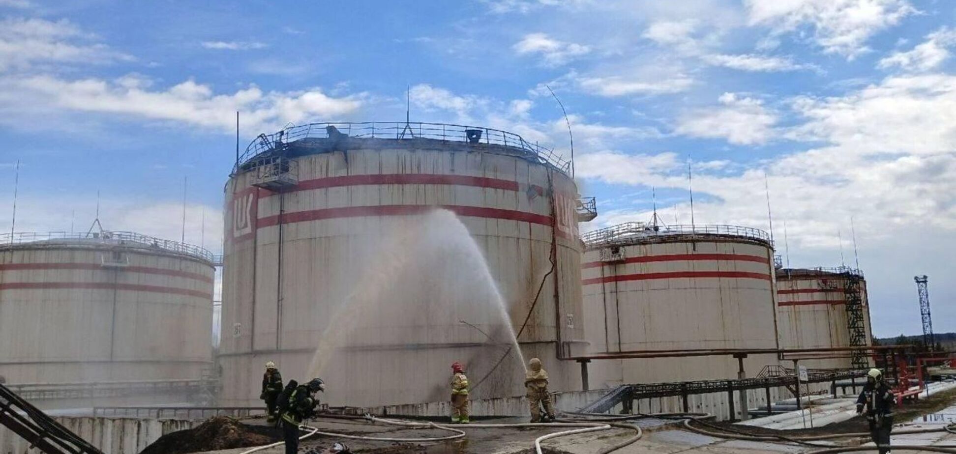 Дроны атаковали нефтебазу в Воронежской области РФ, повреждены резервуары с топливом