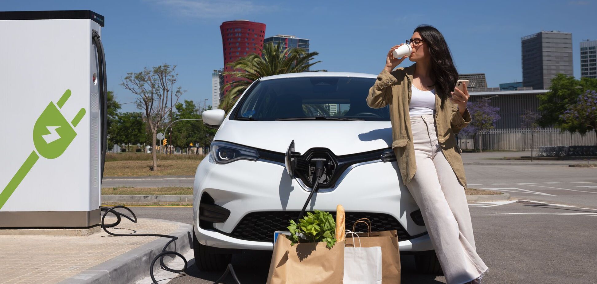 Топ-10 електрокарів із найбільшим запасом ходу в 2024 році: довезуть куди треба