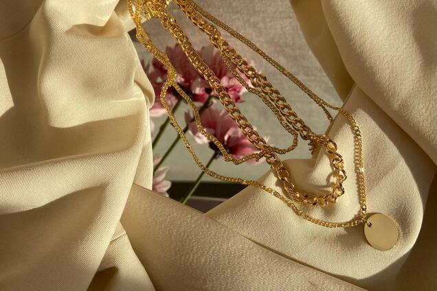 Стилістка показала деталь, яка прикрасить будь-який образ: на вас будуть озиратися. Фото