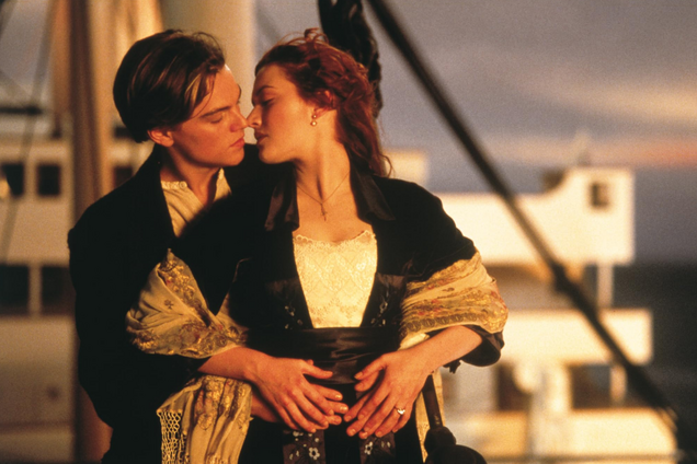 Это был кошмар. Кейт Уинслет раскрыла подробности легендарной сцены с поцелуем в 'Титанике'