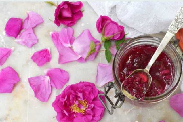 Ароматне домашнє варення з чайної троянди: як приготувати