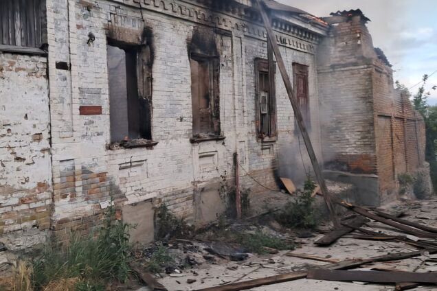 Оккупанты ударили артиллерией и дронами-камикадзе по Никополю: повреждены частные дома. Фото