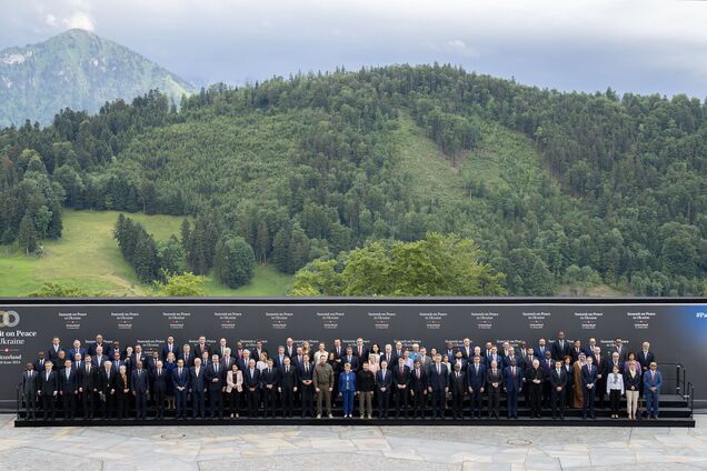 Спільне family-фото учасників Саміту миру