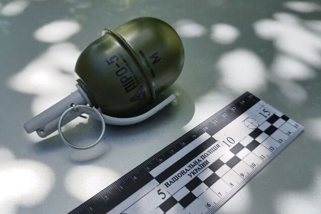 У Кривому Розі компанія чоловіків підірвала гранату, є постраждалий. Фото